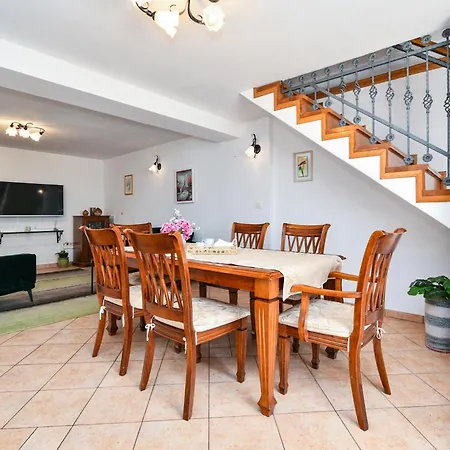 Case de vacanță Family Friendly House With A Parking Space Bribir, Novi Vinodolski - 23378