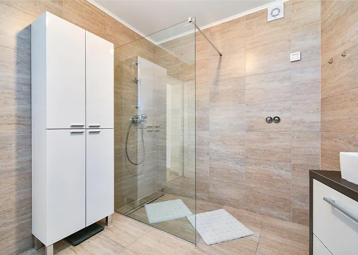Prázdninový dům Family Friendly House With A Parking Space Bribir, Novi Vinodolski - 23378 Bribir (Primorje-Gorski Kotar)