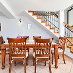 Hébergement de vacances Family Friendly House With A Parking Space Bribir, Novi Vinodolski - 23378
