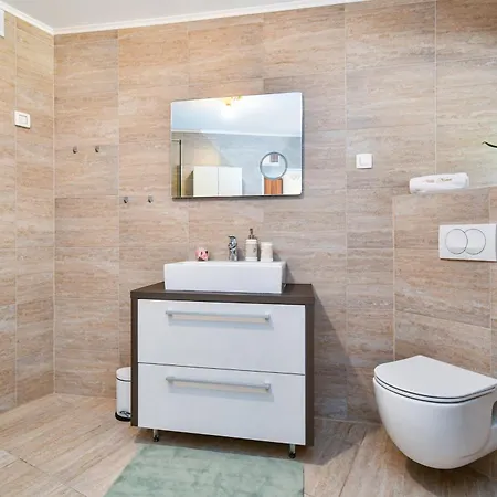 Family Friendly House With A Parking Space Bribir, Novi Vinodolski - 23378 Tatil Evi Bribir (Primorje-Gorski Kotar)