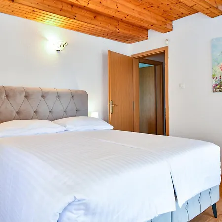 Family Friendly House With A Parking Space Bribir, Novi Vinodolski - 23378 Tatil Evi *