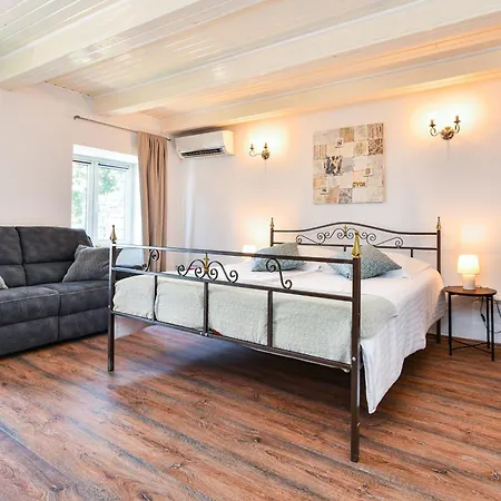 Family Friendly House With A Parking Space Bribir, Novi Vinodolski - 23378