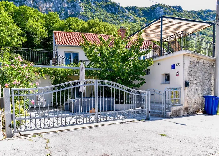 Case de vacanță Family Friendly House With A Parking Space Bribir, Novi Vinodolski - 23378
