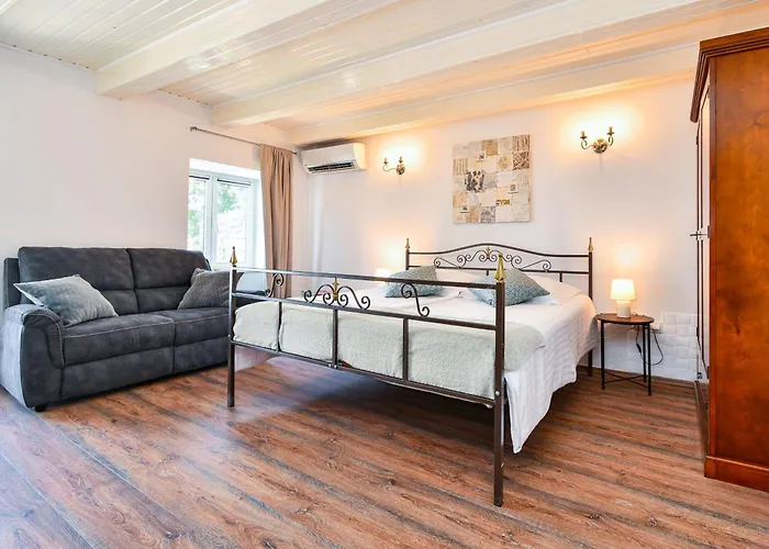Family Friendly House With A Parking Space Bribir, Novi Vinodolski - 23378