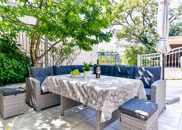 Case de vacanță Family Friendly House With A Parking Space Bribir, Novi Vinodolski - 23378 Bribir (Primorje-Gorski Kotar)
